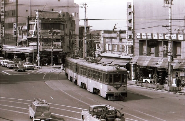 ありポジ昭和43年1986年の三茶交差点